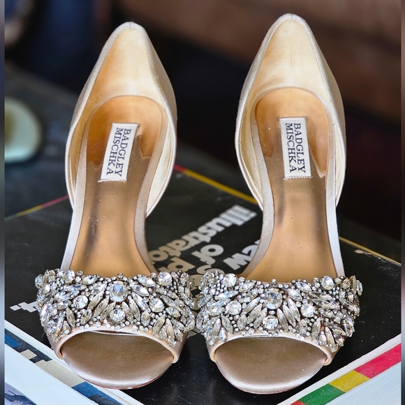 Badgley Mischka Satin & Crystal Embellished Wedge Heels Pearl Color 7.5 - Picture 2 of 9